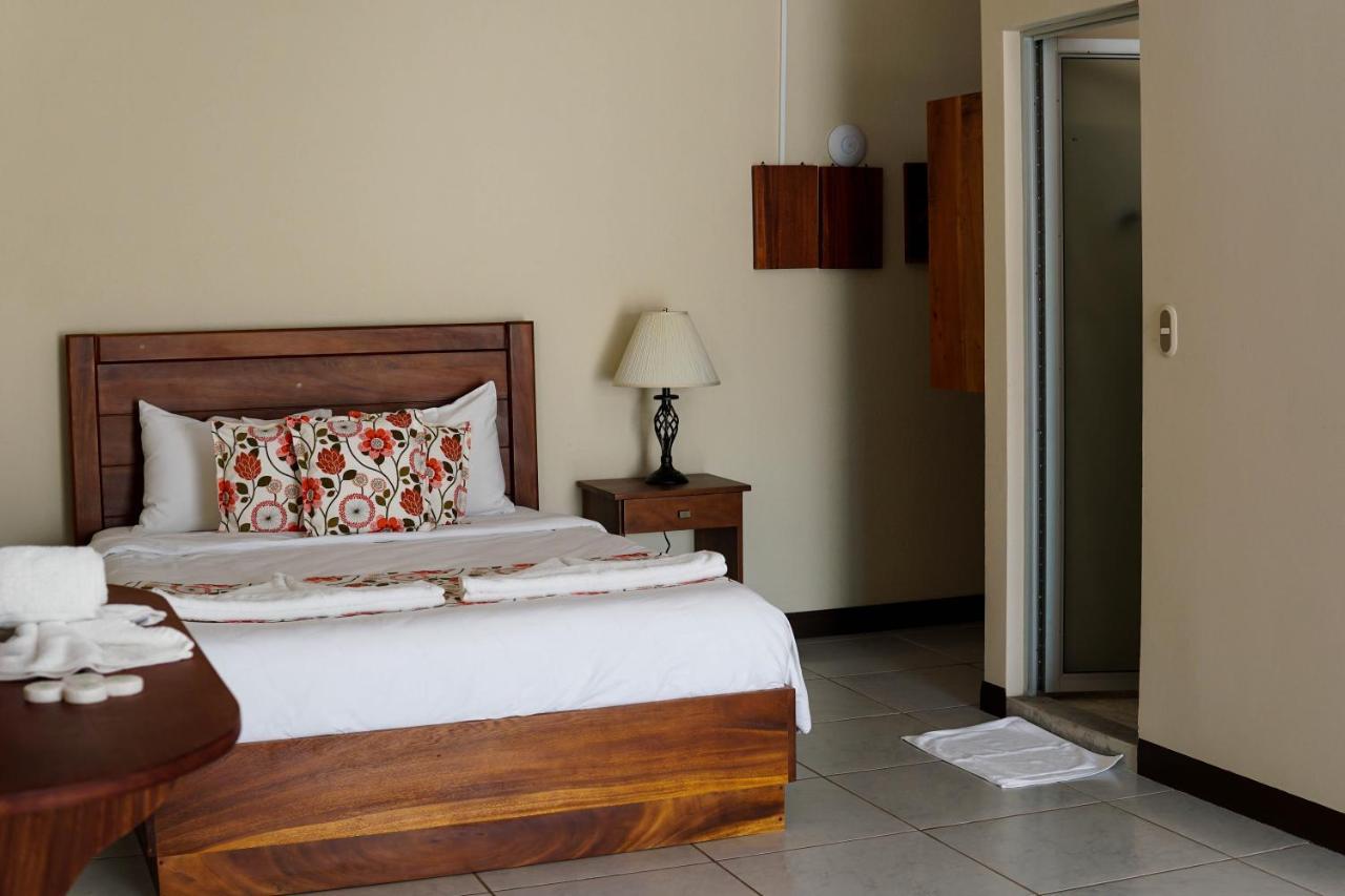 Puerta Del Cielo Quepos Hotel Esterno foto
