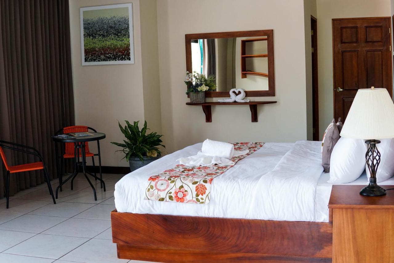 Puerta Del Cielo Quepos Hotel Esterno foto